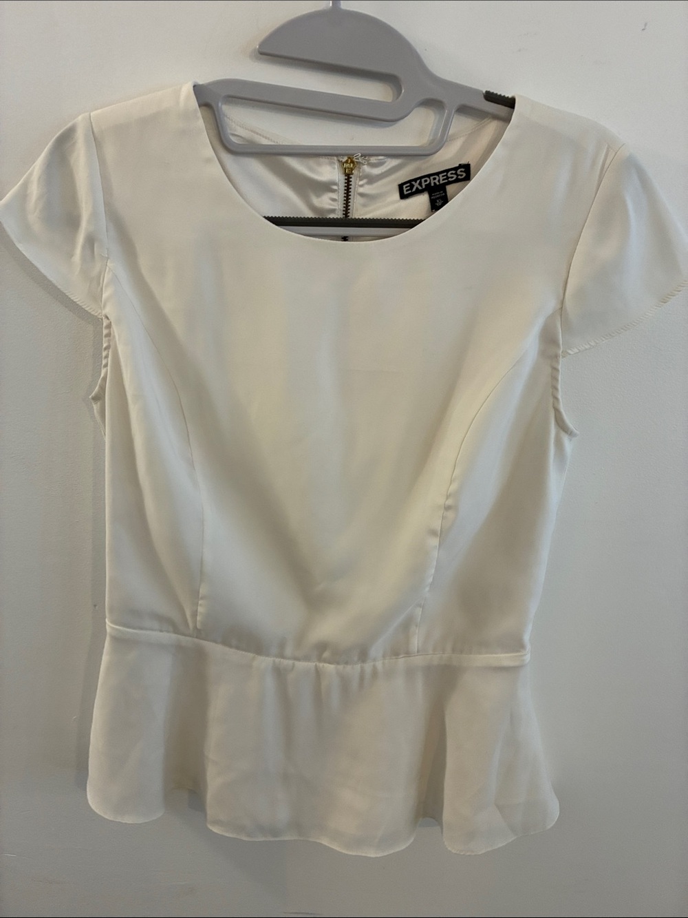 Express Women's Cream Short Sleeve Peplum Blouse Full Zip Back Sz XS